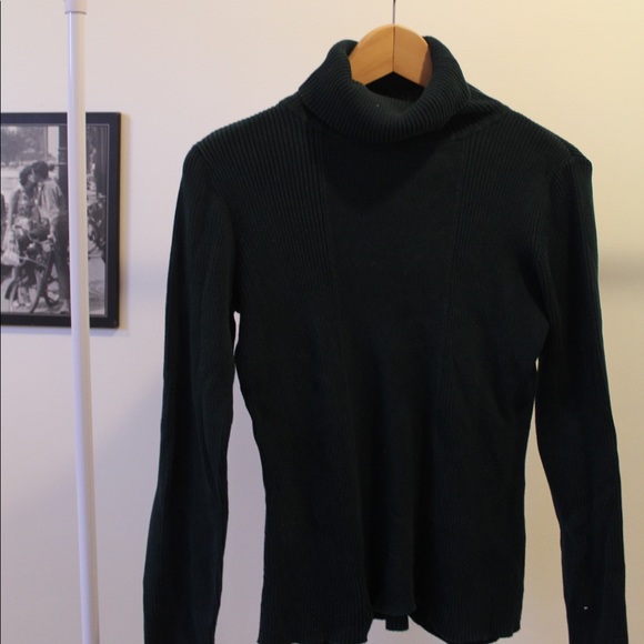Forest green turtle neck. - Picture 1 of 2